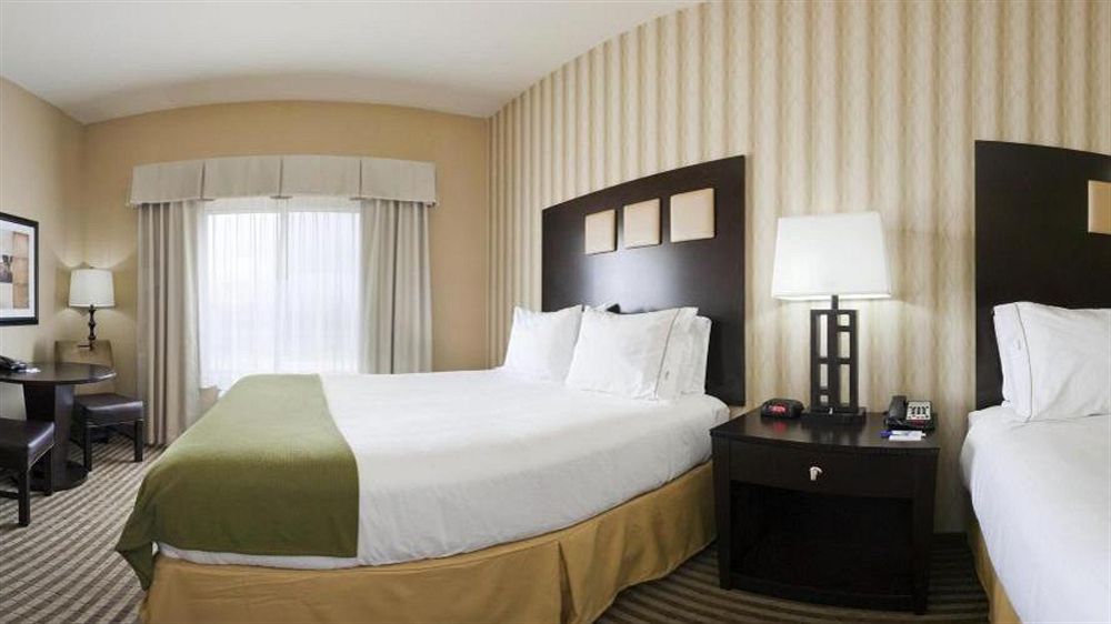 HOLIDAY INN EXPRESS HOTEL AND SUITES RICHWOOD - CINCINNATI SOUTH
