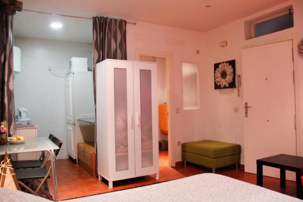 STUDIO IN MADRID; WITH WIFI - 72 KM FROM THE SLOPES