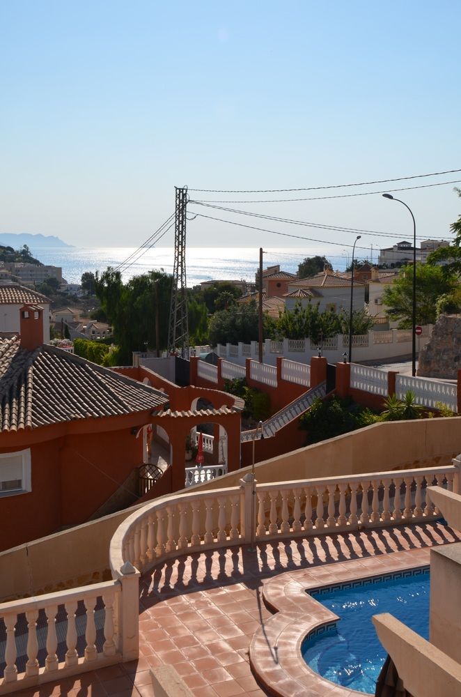 HOUSE WITH 4 BEDROOMS IN EL CAMPELLO; WITH WONDERFUL SEA VIEW; PRIVATE POOL; ENCLOSED GARDEN - 800 M