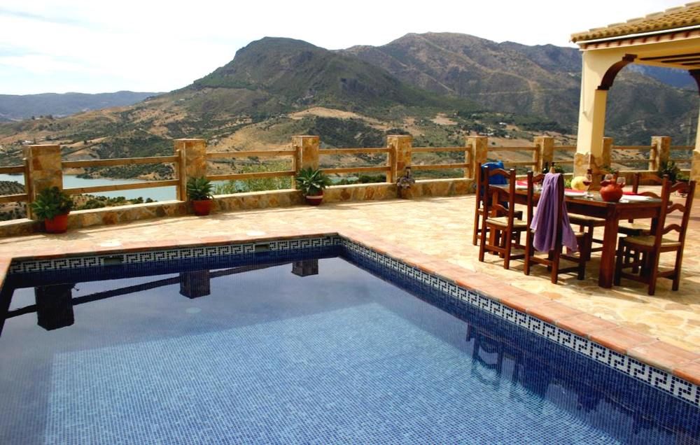 CHALET WITH 2 BEDROOMS IN EL GASTOR; WITH WONDERFUL LAKE VIEW; PRIVATE POOL AND FURNISHED GARDEN - 1