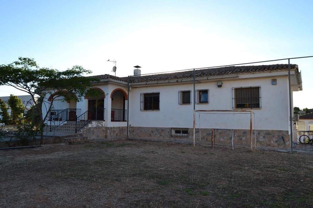 HOUSE WITH 4 BEDROOMS IN ENGUERA; WITH ENCLOSED GARDEN AND WIFI