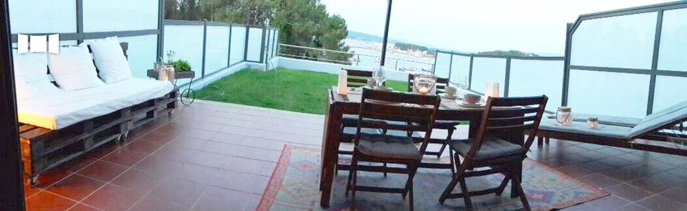 APARTMENT WITH 2 BEDROOMS IN ILLA DE AROUSA; WITH WONDERFUL SEA VIEW AND ENCLOSED GARDEN - 200 M FRO
