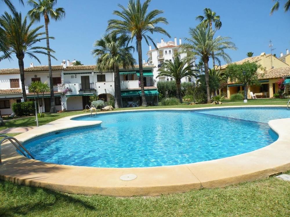 HOUSE WITH 3 BEDROOMS IN DÉNIA; WITH SHARED POOL; FURNISHED GARDEN AND WIFI - 100 M FROM THE BEACH