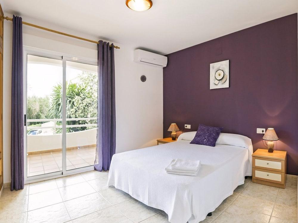 APARTAMENTOS ESMERALDA