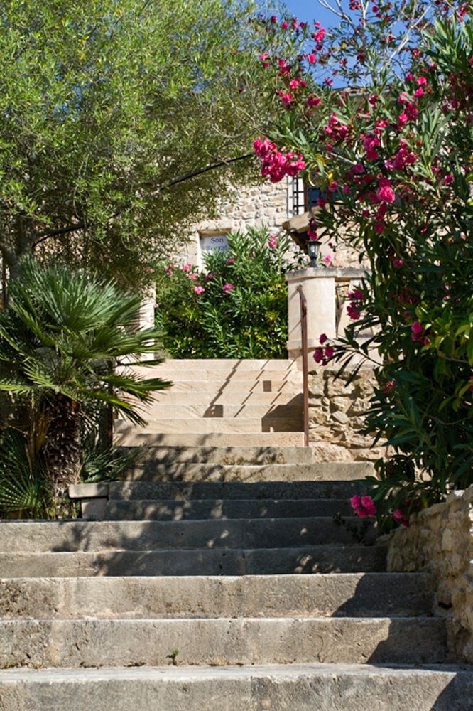 RUSTIC; 1-BEDROOM APARTMENT IN A 15TH CENTURY HOUSE IN MALLORCA WITH A