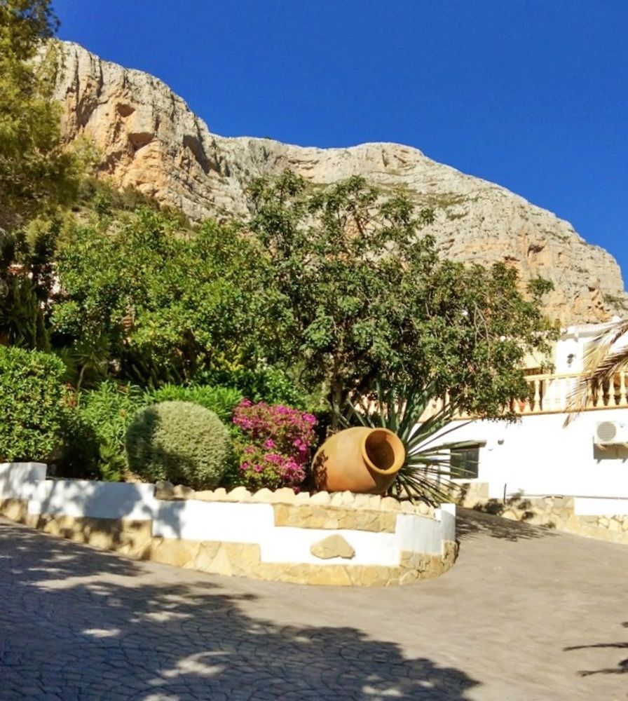 VILLA WITH 5 BEDROOMS IN JÁVEA; WITH WONDERFUL MOUNTAIN VIEW; PRIVATE POOL; ENCLOSED GARDEN - 6 KM F