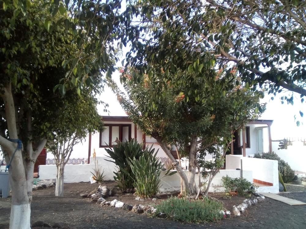 HOUSE WITH 2 BEDROOMS IN GUATIZA; WITH FURNISHED TERRACE AND WIFI - 5 KM FROM THE BEACH