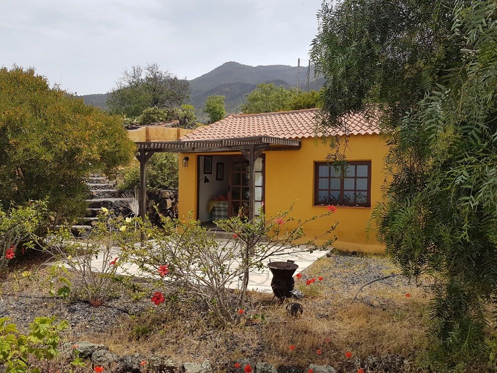 HOUSE WITH ONE BEDROOM IN LOS LLANOS; WITH WONDERFUL MOUNTAIN VIEW; POOL ACCESS; FURNISHED GARDEN -