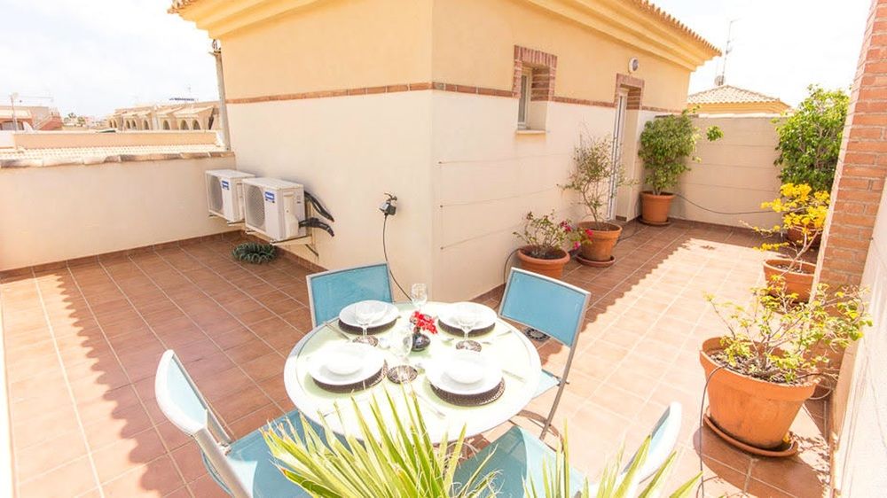 APARTMENT WITH 3 BEDROOMS IN LOS ALCÁZARES; WITH SHARED POOL; FURNISHED TERRACE AND WIFI - 500 M FRO