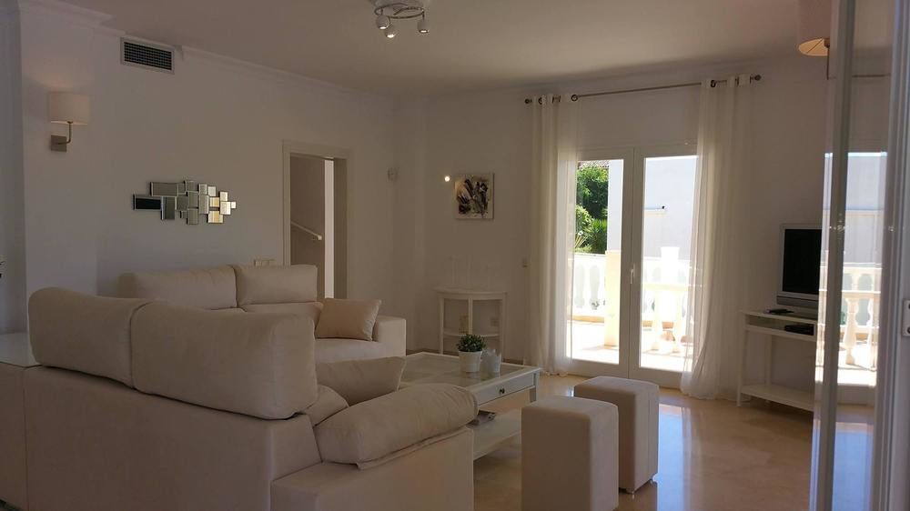 VILLA WITH 3 BEDROOMS IN MARBELLA; WITH WONDERFUL SEA VIEW; PRIVATE POOL; TERRACE - 150 M FROM THE B