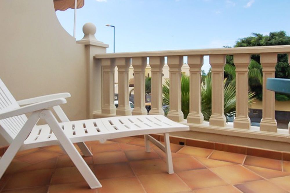 APARTMENT WITH 2 BEDROOMS IN PALM-MAR; WITH SHARED POOL; FURNISHED TERRACE AND WIFI - 800 M FROM THE