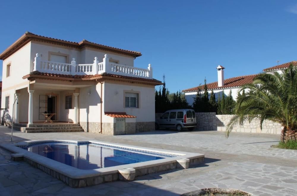 VILLA WITH 4 BEDROOMS IN MONT-ROIG DEL CAMP; WITH PRIVATE POOL AND FURNISHED TERRACE - 200 M FROM TH