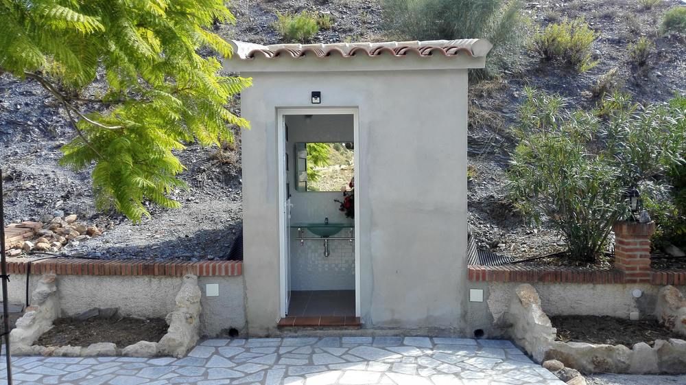 VILLA WITH 3 BEDROOMS IN EL CHORRO; WITH WONDERFUL MOUNTAIN VIEW; PRIVATE POOL; ENCLOSED GARDEN - 45
