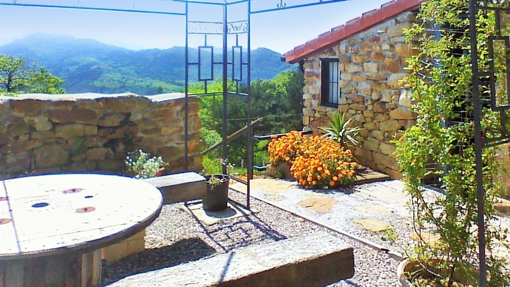 HOUSE WITH 4 BEDROOMS IN AMPUERO; WITH WONDERFUL MOUNTAIN VIEW AND ENC