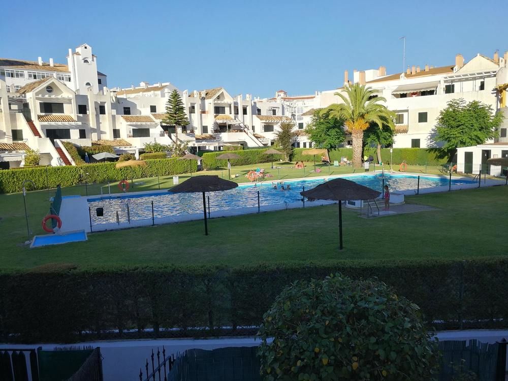 APARTMENT WITH 3 BEDROOMS IN EL PORTIL; WITH POOL ACCESS AND FURNISHED TERRACE - 350 M FROM THE BEAC