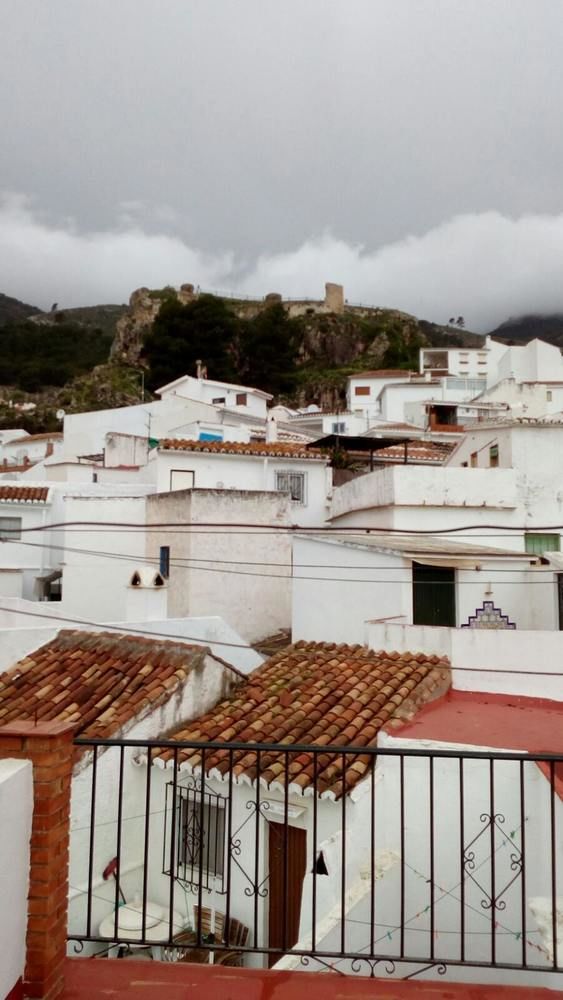 HOUSE WITH 3 BEDROOMS IN CASARABONELA; WITH WONDERFUL MOUNTAIN VIEW AN