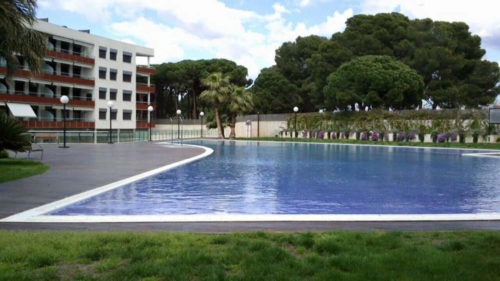 APARTMENT WITH 2 BEDROOMS IN CAMBRILS; WITH POOL ACCESS AND TERRACE - 170 M FROM THE BEACH