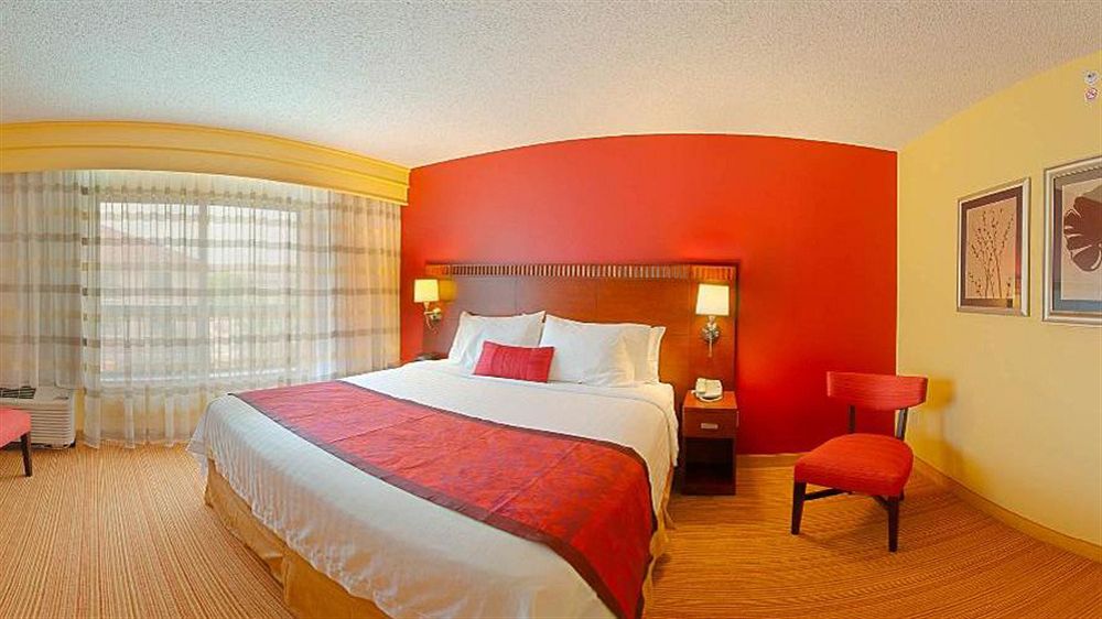 Courtyard by Marriott Houston Rice University