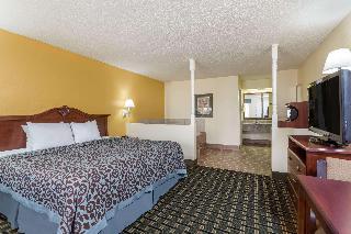 Days Inn & Suites by Wyndham Warner Robins Near Robins AFB