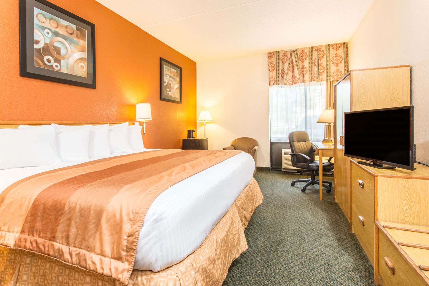 BAYMONT INN AND SUITES CINCINN