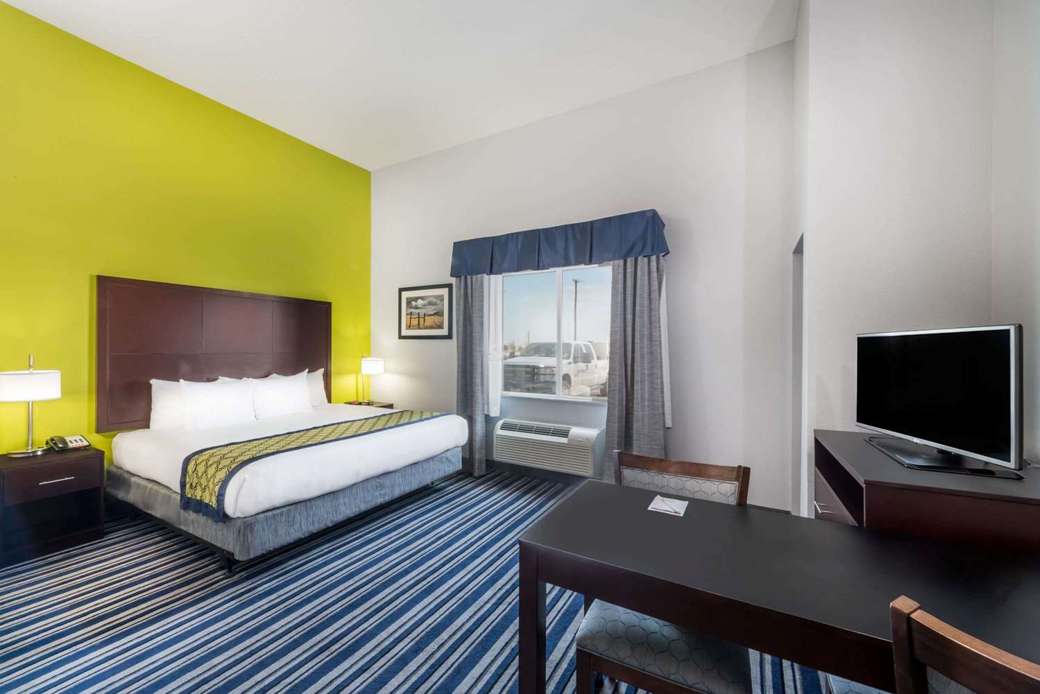 Hawthorn Suites By Wyndham Midland
