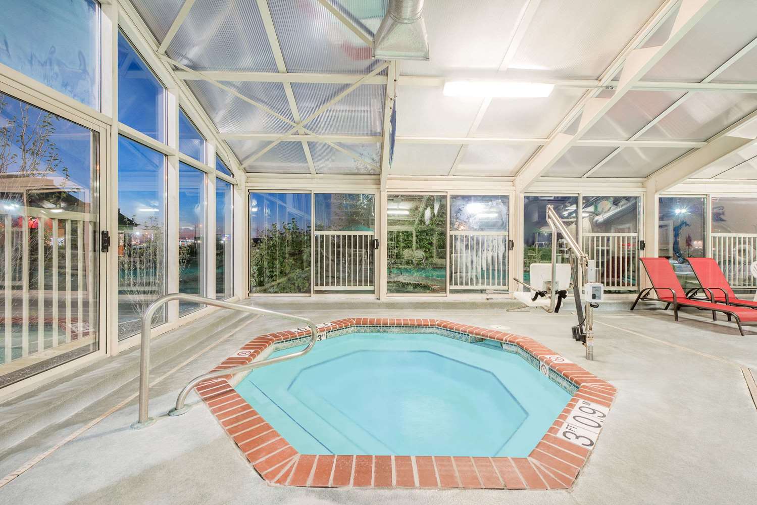 Baymont Inn & Suites Litchfield