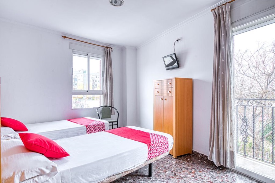 OYO HOSTAL NOVA PICANYA