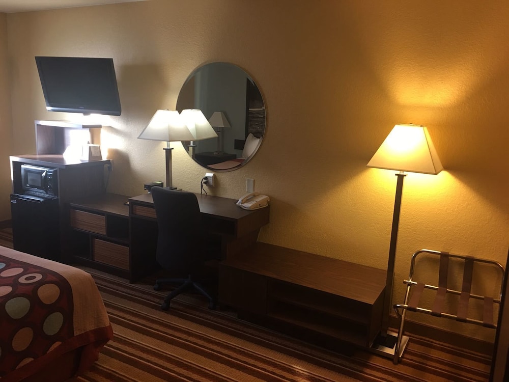 Super 8 by Wyndham Helena