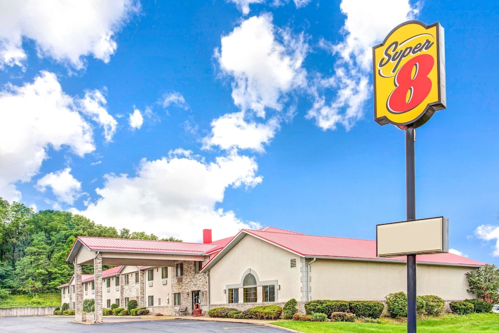 Super 8 Motel - Mt. Vernon