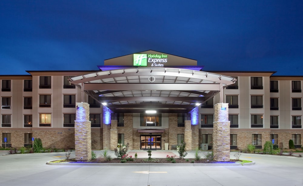 Holiday Inn Express and Suites St Louis Airport