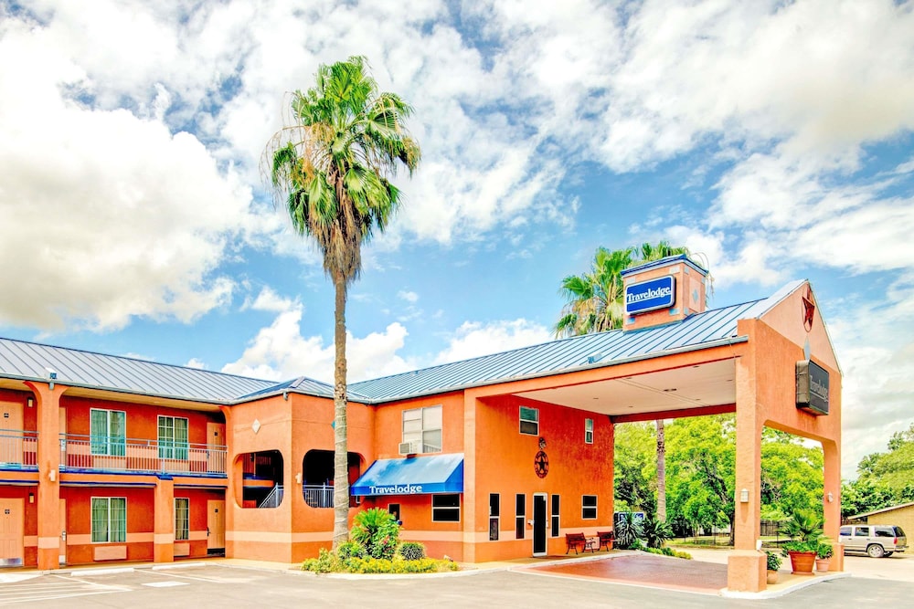 Econo Lodge Inn & Suites Near Lackland AFB