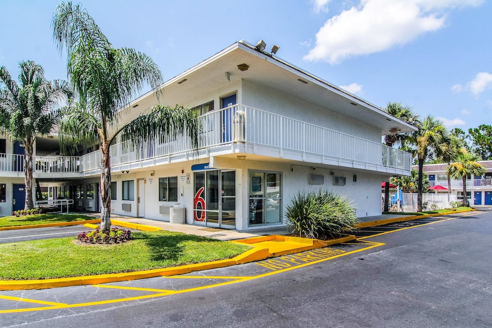 MOTEL 6 JACKSONVILLE - ORANGE PARK