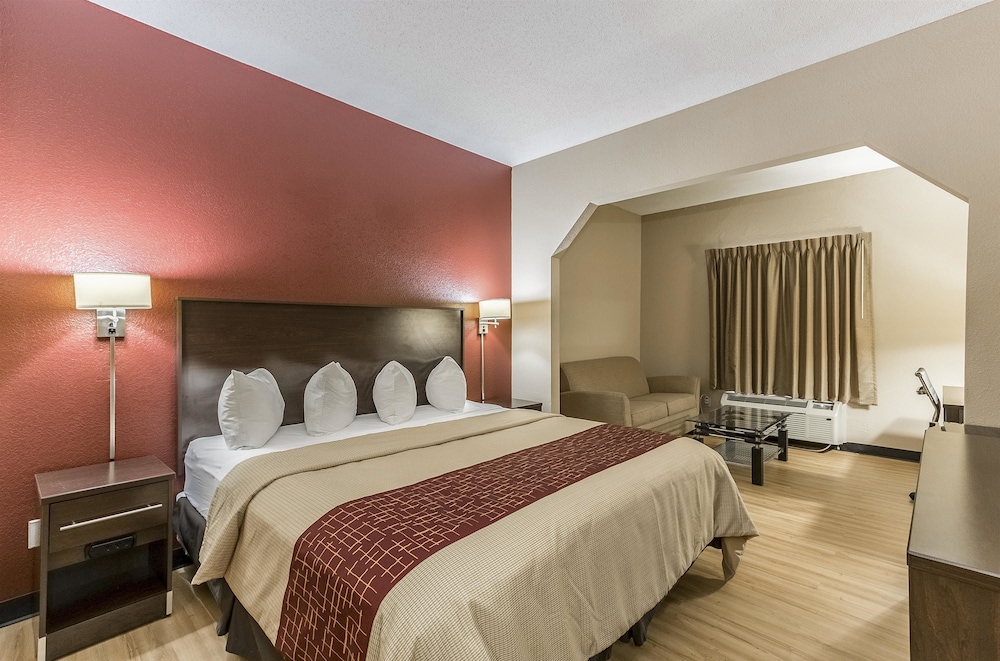Red Roof Inn & Suites Hinesville