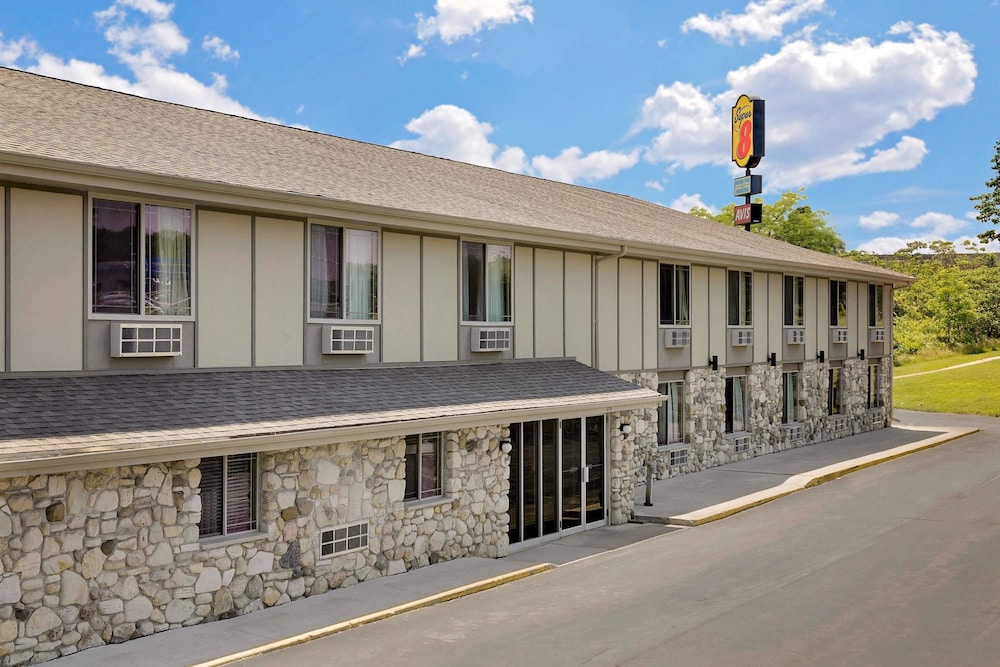 Super 8 by Wyndham Sturgeon Bay