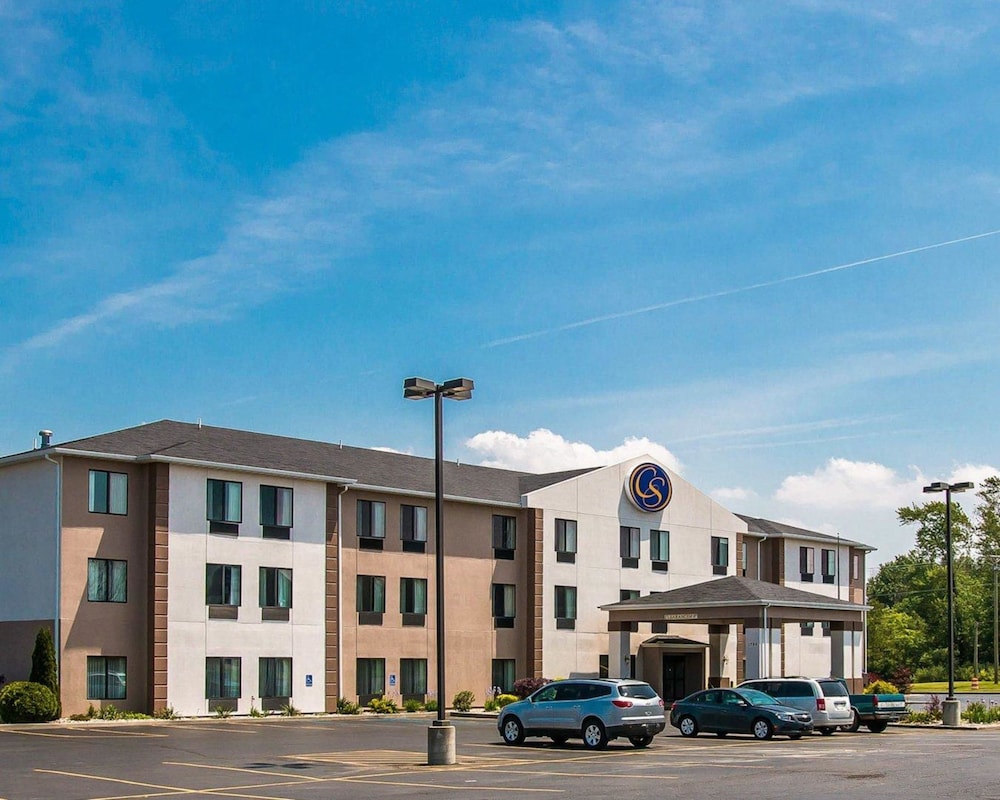 Comfort Suites South Haven near I-96