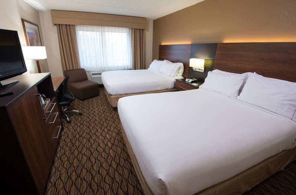 HOLIDAY INN EXPRESS HOTEL & SU