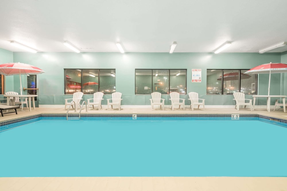 Baymont Inn & Suites Eau Claire WI