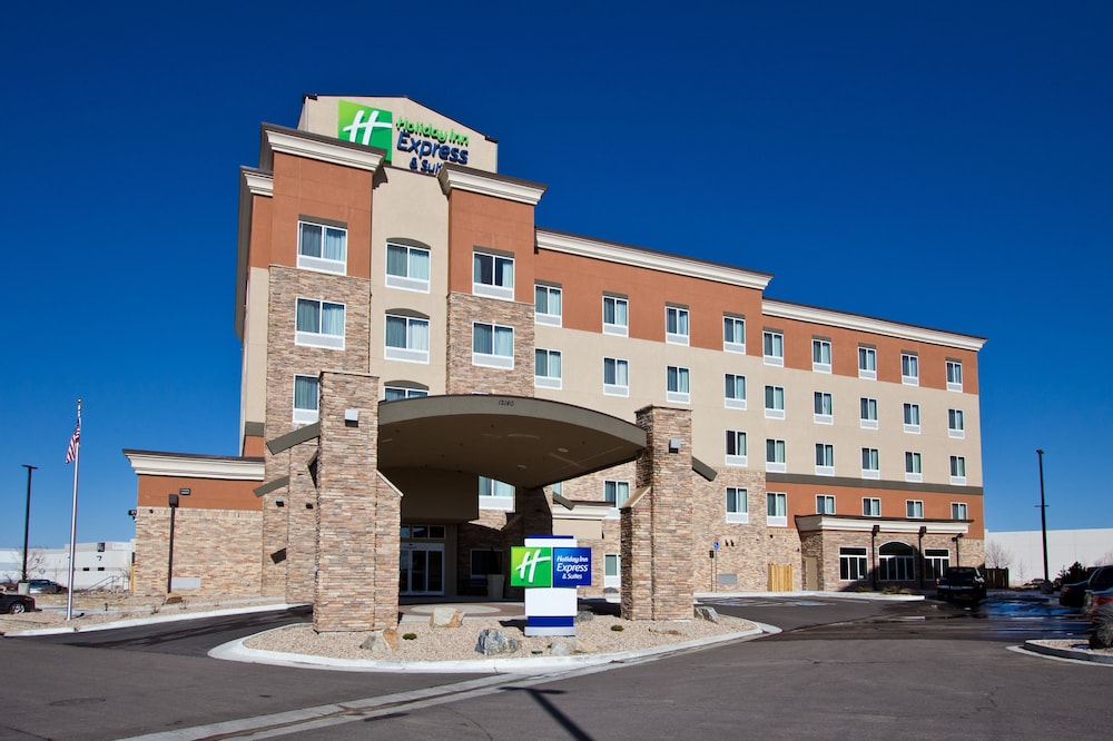 Holiday Inn Express and Suites Denver East Peoria Street