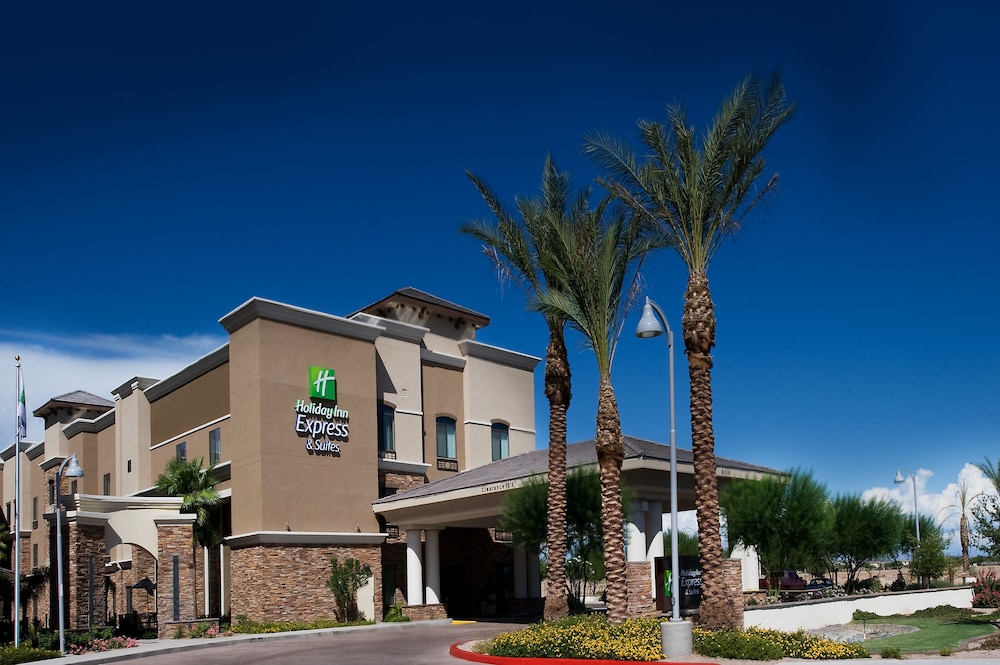 Holiday Inn Express & Suites Phoenix - Glendale Sports Dist, an IHG Hotel