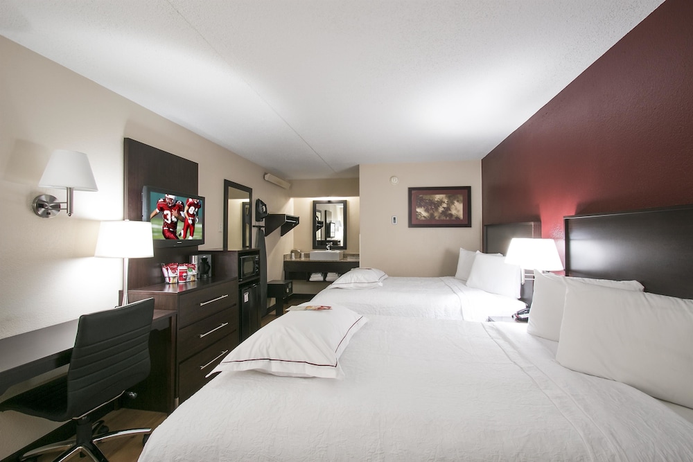 Red Roof Inn PLUS+ Henderson