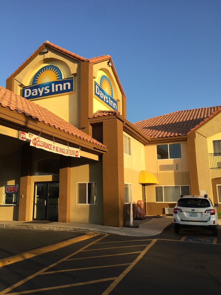 Days Inn by Wyndham Phoenix North