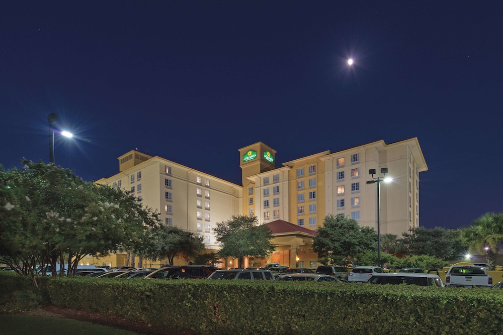 La Quinta Inn & Suites San Antonio Airport