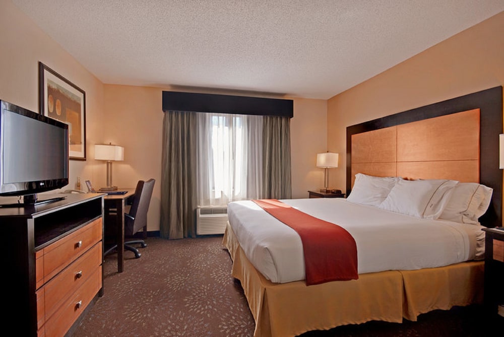 HOLIDAY INN EXPRESS BUFORD-MALL OF GA