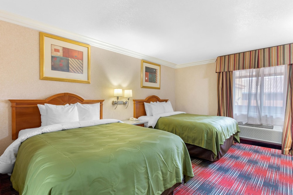 Quality Inn & Suites Oceanside near Camp Pendleton