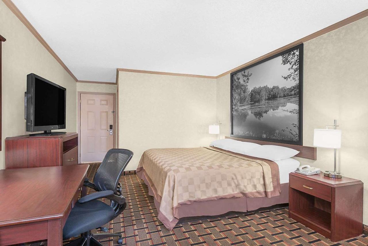 Super 8 Maumee/Toledo, OH