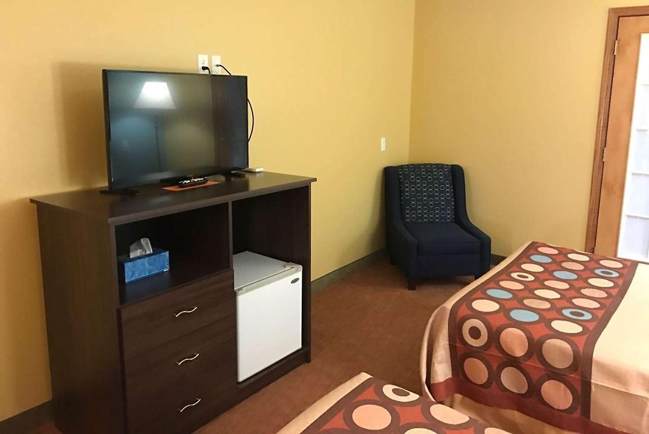 Super 8 by Wyndham Plover Stevens Point Area