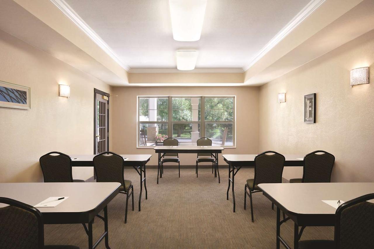 Country Inn & Suites by Radisson, Madison Southwest, WI