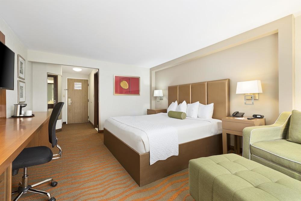 Holiday Inn - San Jose La Sabana, an IHG Hotel