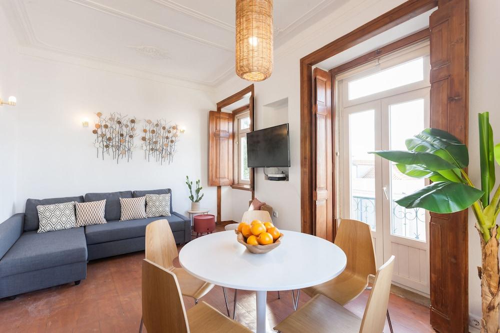 ROSSIO VINTAGE TWO-BEDROOM APARTMENT - BY LU HOLIDAYS