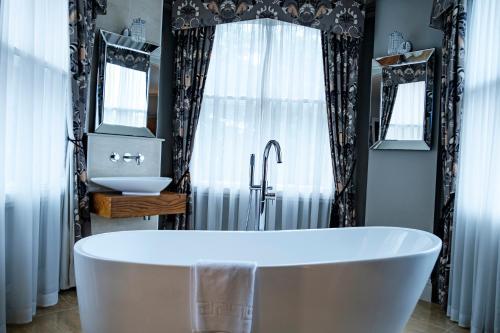 Fotos del hotel - The Drayton Court Hotel